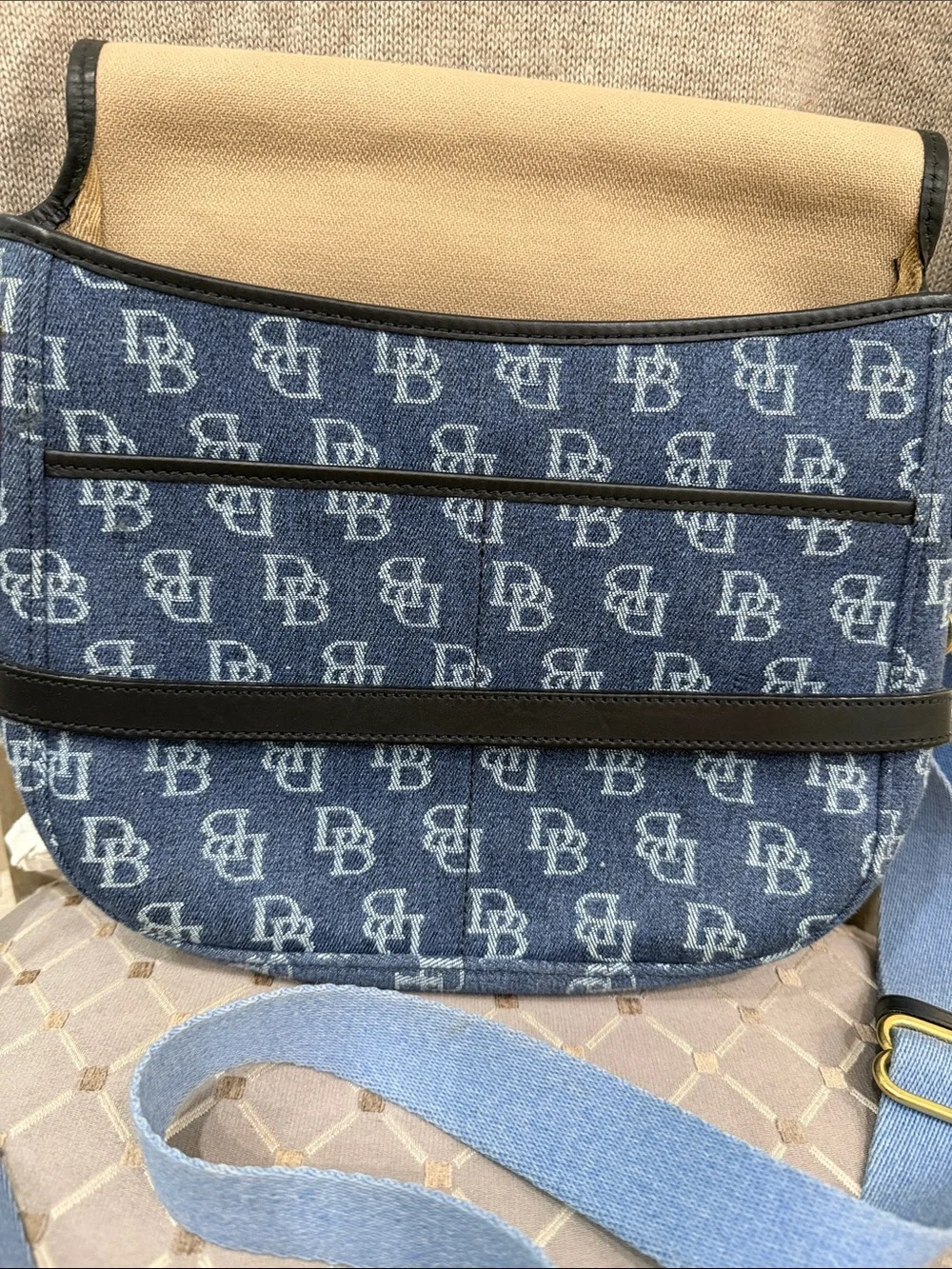 Dooney & Bourke classic dooney